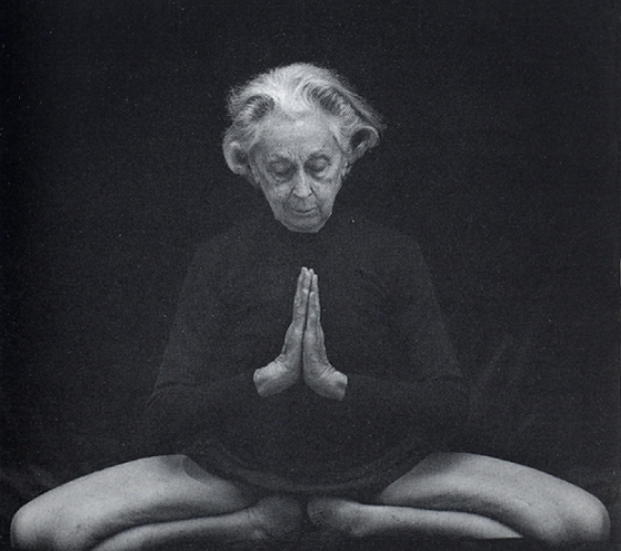 Vanda Scaravelli, l’art du yoga réinventé